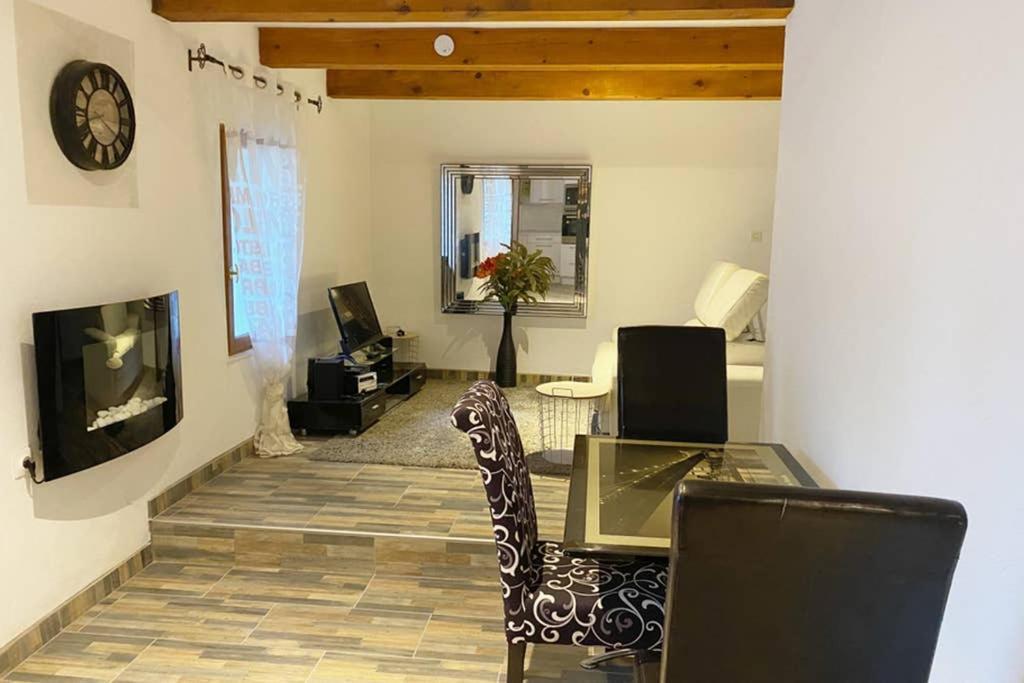 Calme Dans Maison De Village 60M2 Super Confort Дінь-ле-Бен Екстер'єр фото